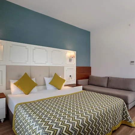 Well Palace Hotel Side