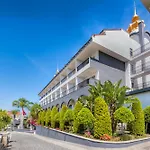 Well Palace Hotel Side